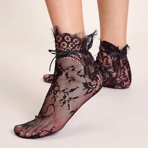 Black floral pattern mesh socks (100% Cotton)